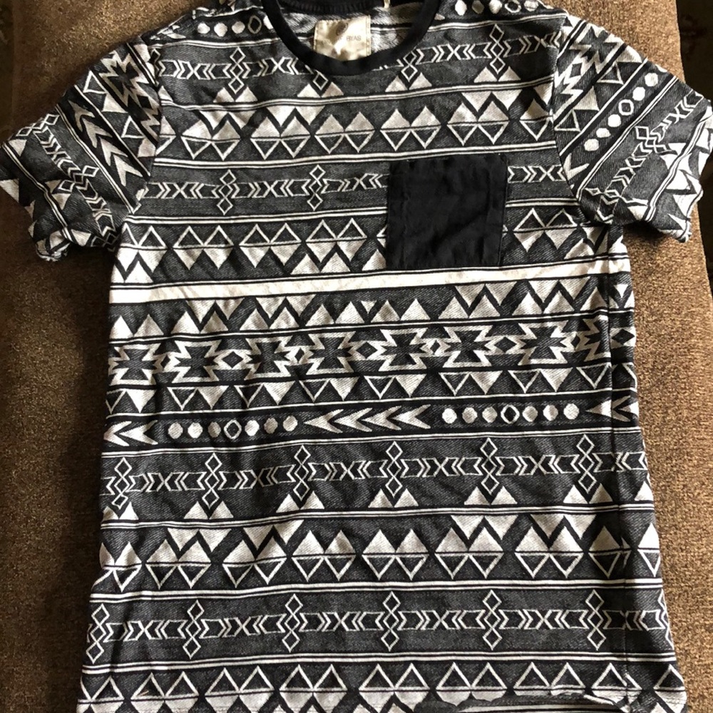 On the Byas tribal pattern Pocket Tee
